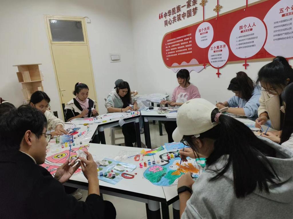 紙鳶舞晴空，藝術(shù)潤社區(qū)——我?！耙徽臼健睂W(xué)生社區(qū)成功舉辦紙鳶藝術(shù)體驗(yàn)活動(dòng)